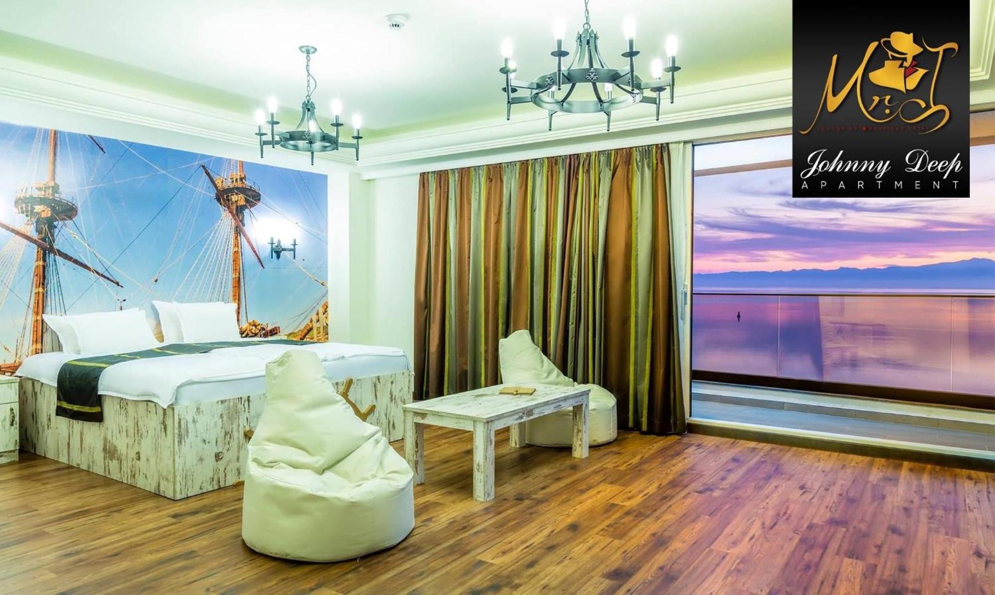 Johnny Depp – Apartment mit Balkon und Seeblick
